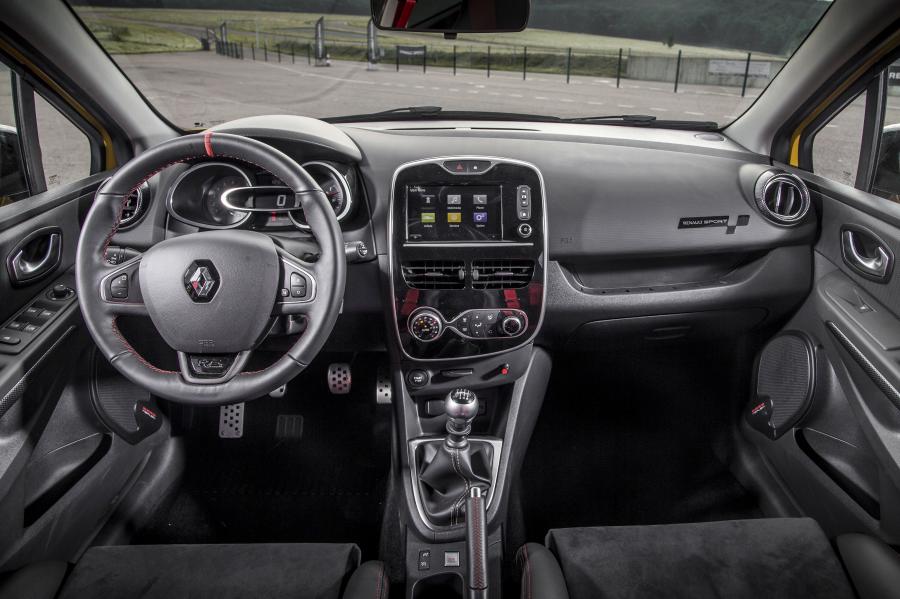 Торпедо Renault Clio R.S.16 Concept 2016 года  (фото 13 из 54)